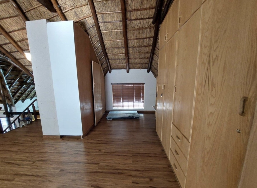 To Let 4 Bedroom Property for Rent in Flamwood North West